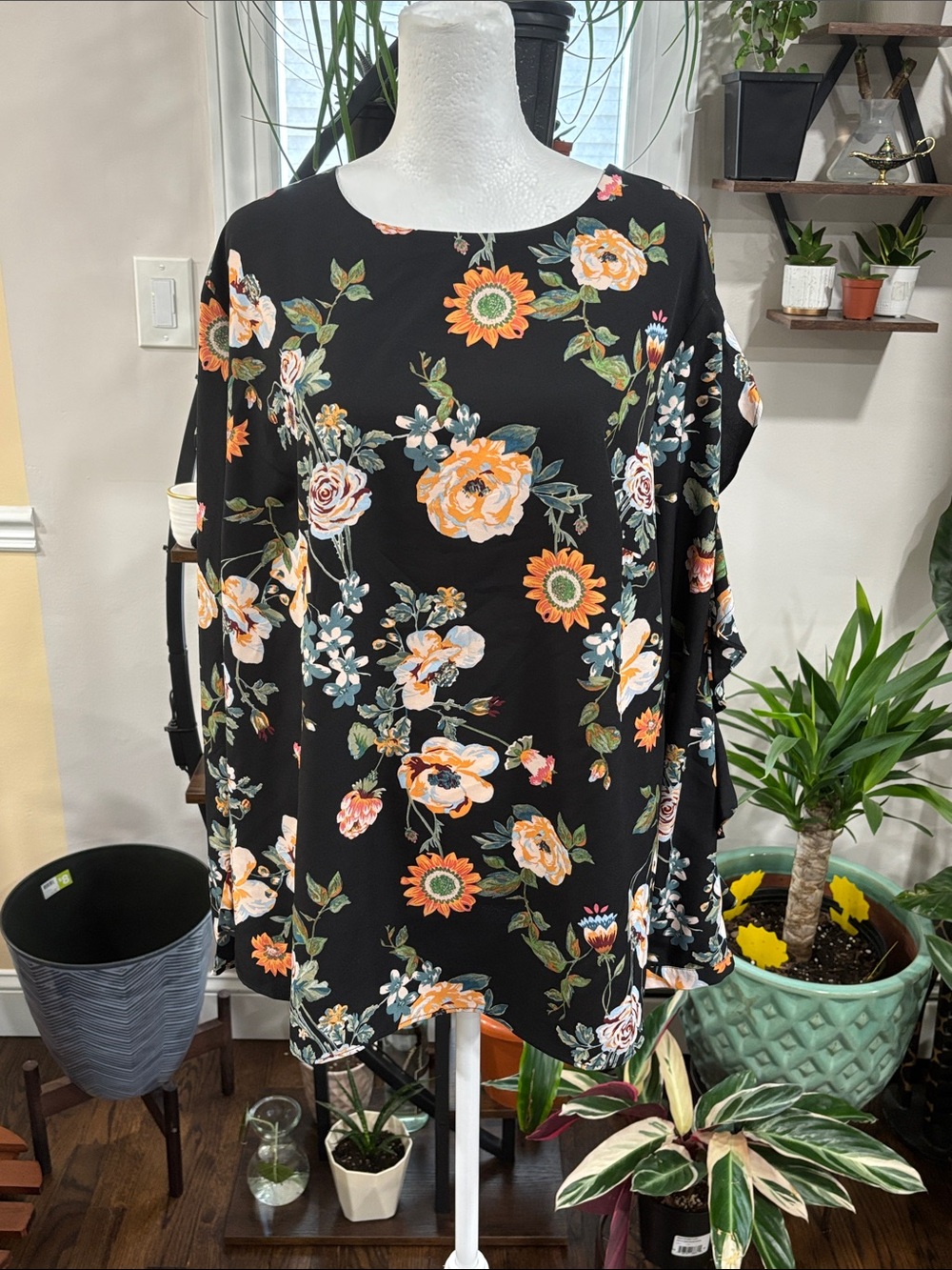 Ava & Viv Floral Black Long ruffle Sleeve Top size 1X